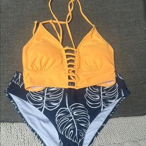 Cupshe Yellow Strappy Bikini Top with Leaf Print Bottoms
